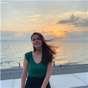 Profesora motivada y con variedad de recursos. Experiencia enseñando diferentes materias y con alumnos de edades diversas